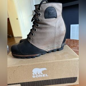 SOREL ‘1964 Premium Canvas’ Waterproof Wedge Bootie! Great condition!
